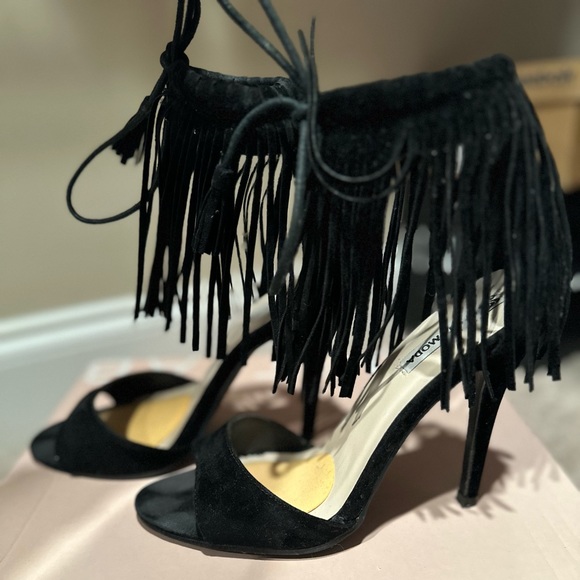 Black fringe heels - Picture 2 of 7